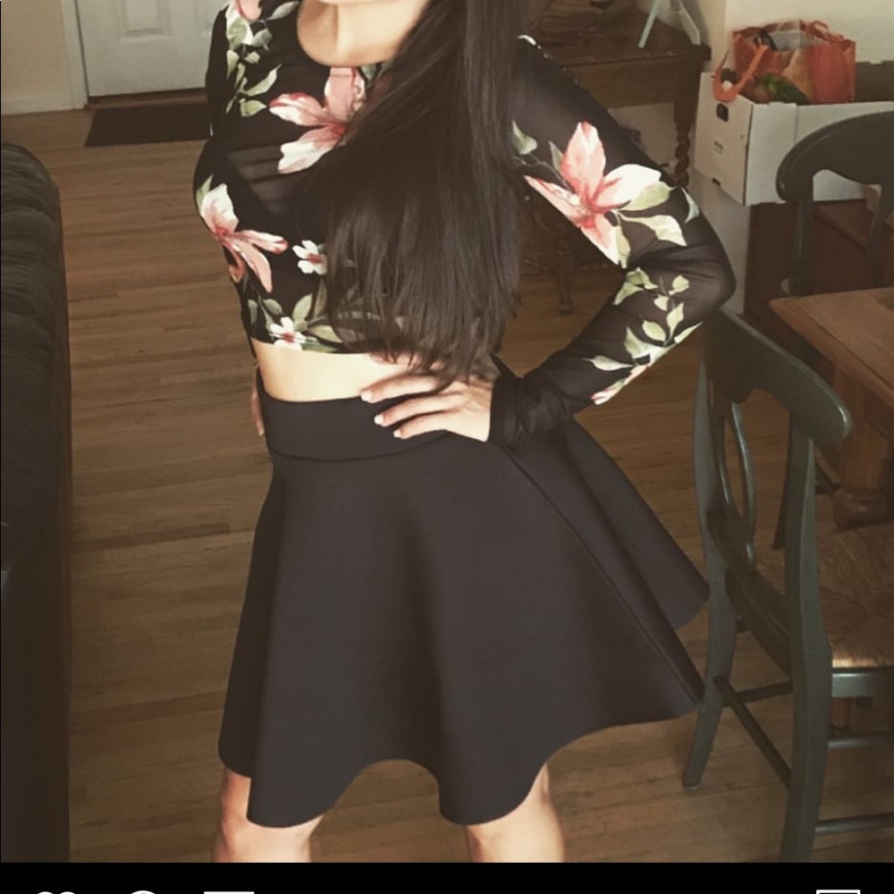 Floral sheer crop with full sleeves.